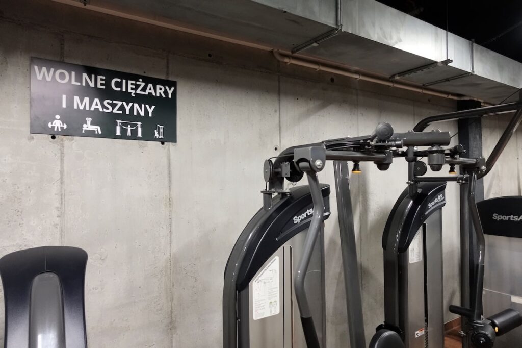 Kryta pływalnia w Niepołomicach - siłownia - wnętrze