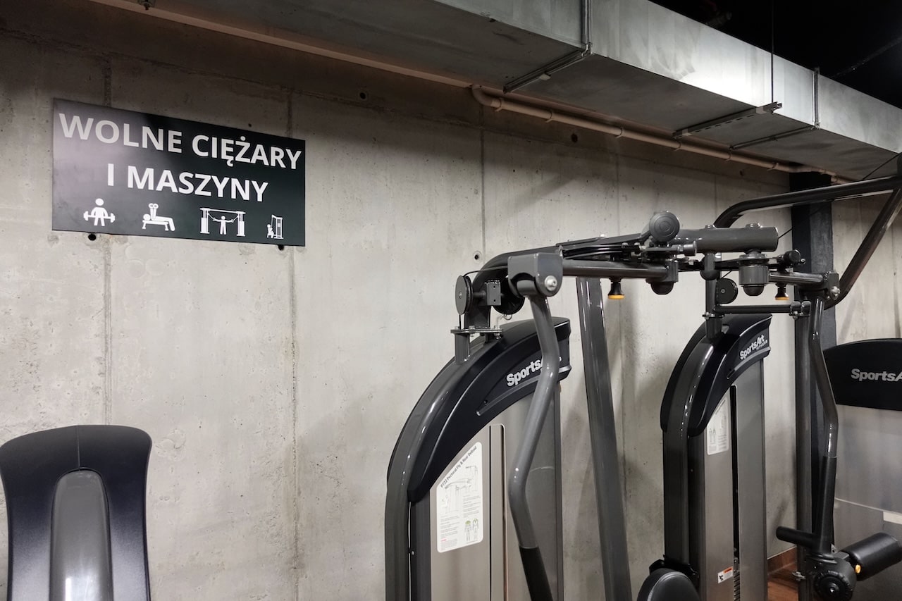 Kryta pływalnia w Niepołomicach - siłownia - wnętrze